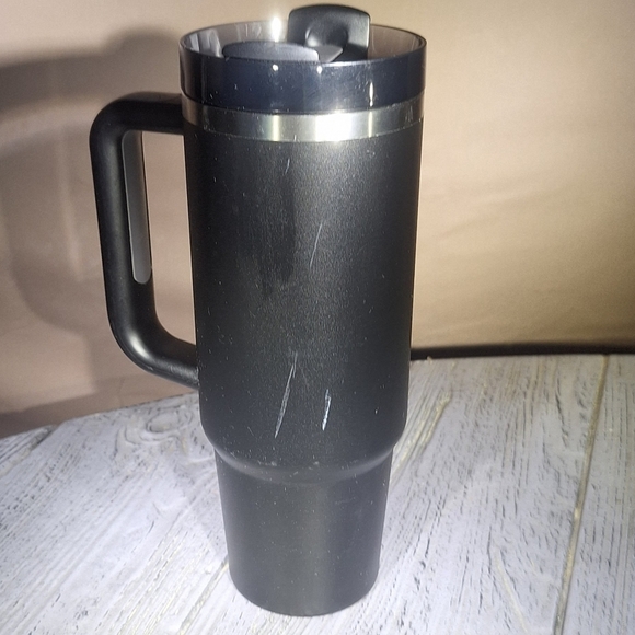 Stanley Black Travel Mug with Handle Quencher H2.0 FlowState Tumbler 30oz. - Picture 6 of 12